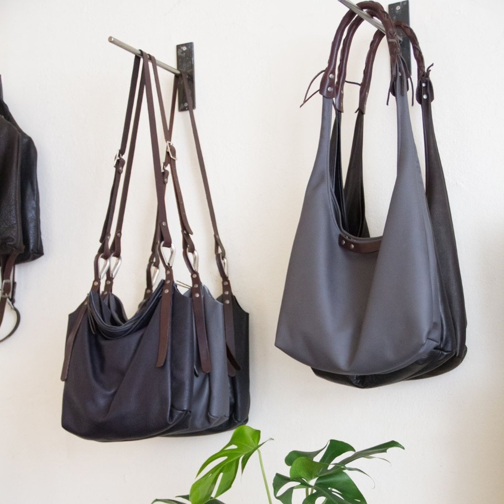 Dean. B29 Zip-top, stainless thimble Crossbody Leather Bag in Brown - Picture 9 of 10